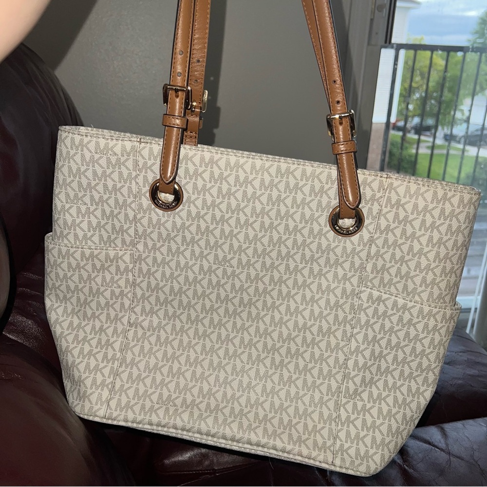 Michael Kors bag - Picture 3 of 6